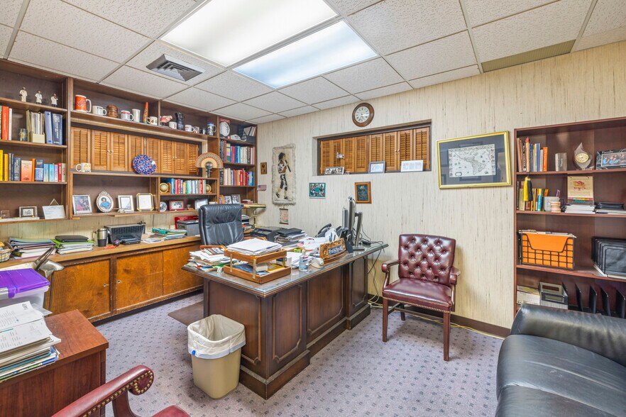 More Photos Of 1612 W Plaza Dr, Tallahassee Medical For Sale