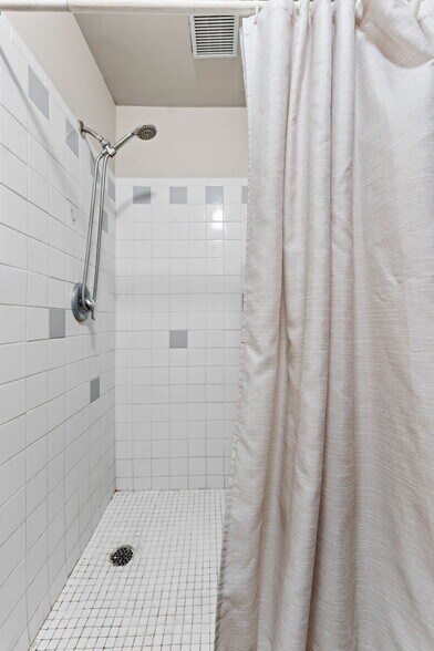 More Photos Of 925 Florida Ave, Palm Harbor Office Residential For Sale