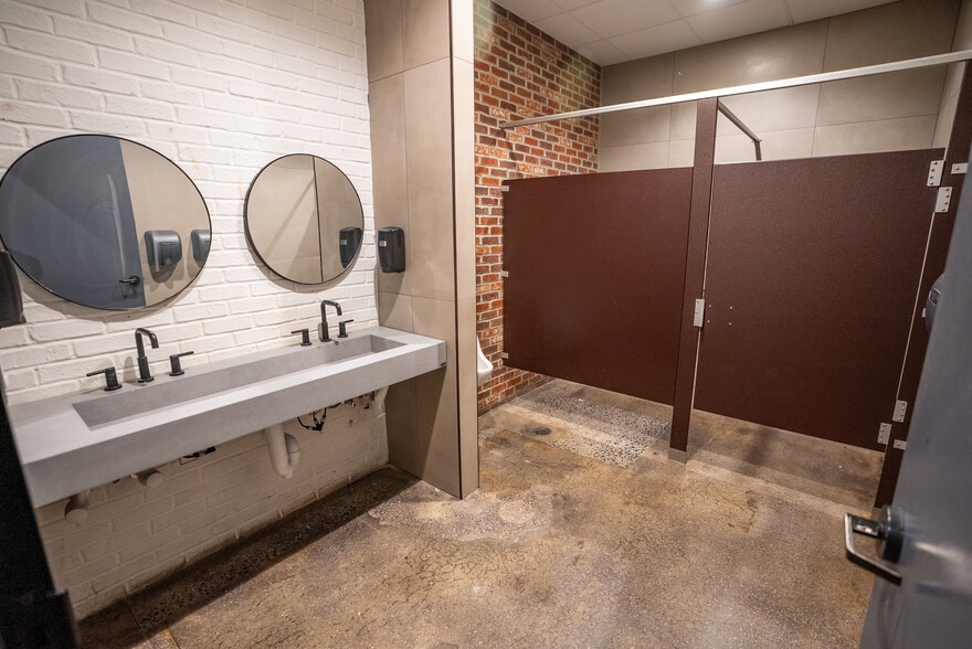 More Photos Of 319 York Rd, Towson Restaurant For Lease