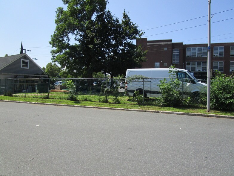 More Photos Of 417 Main St, Islip Office Residential For Lease