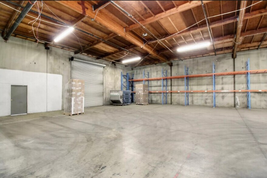 More Photos Of 8535 Morrison Creek Rd, Sacramento Showroom For Lease