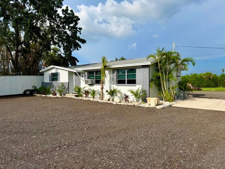 More Photos Of 1322 N Pinellas Ave, Tarpon Springs Office For Sale