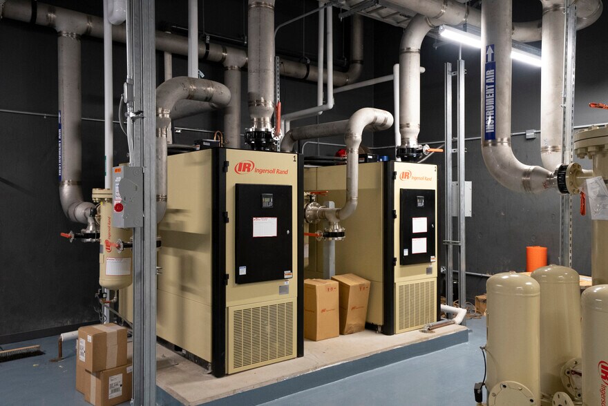 More Photos Of 3150 Barry Dr, Portland Manufacturing For Sale