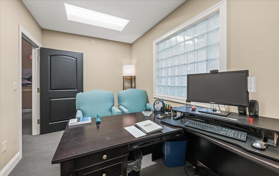 More Photos Of 1262 S 13th St, Omaha Storefront For Lease