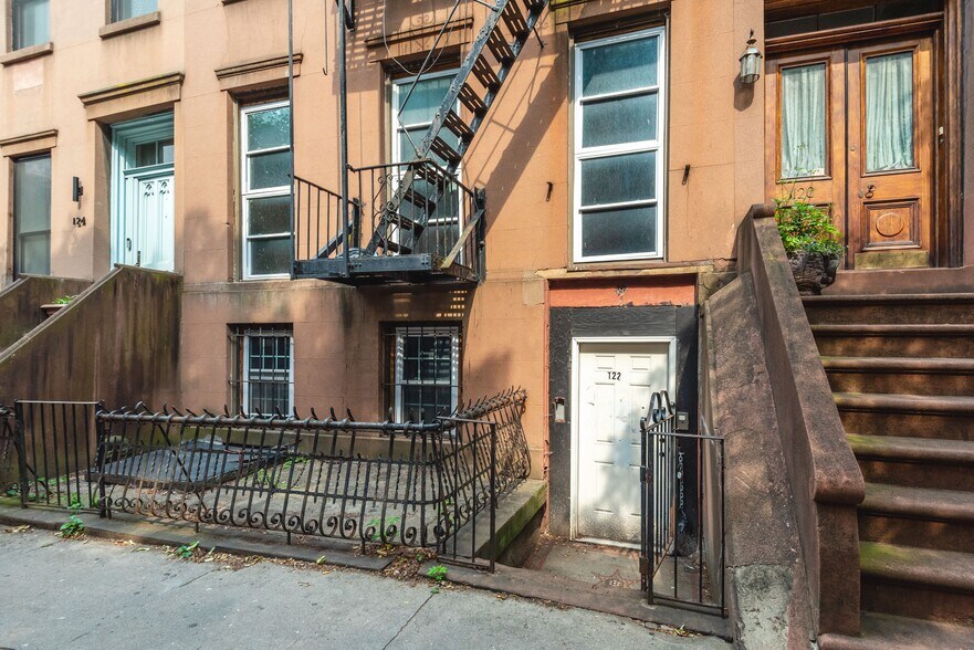 More Photos Of 122 Hoyt St, Brooklyn Multifamily For Sale