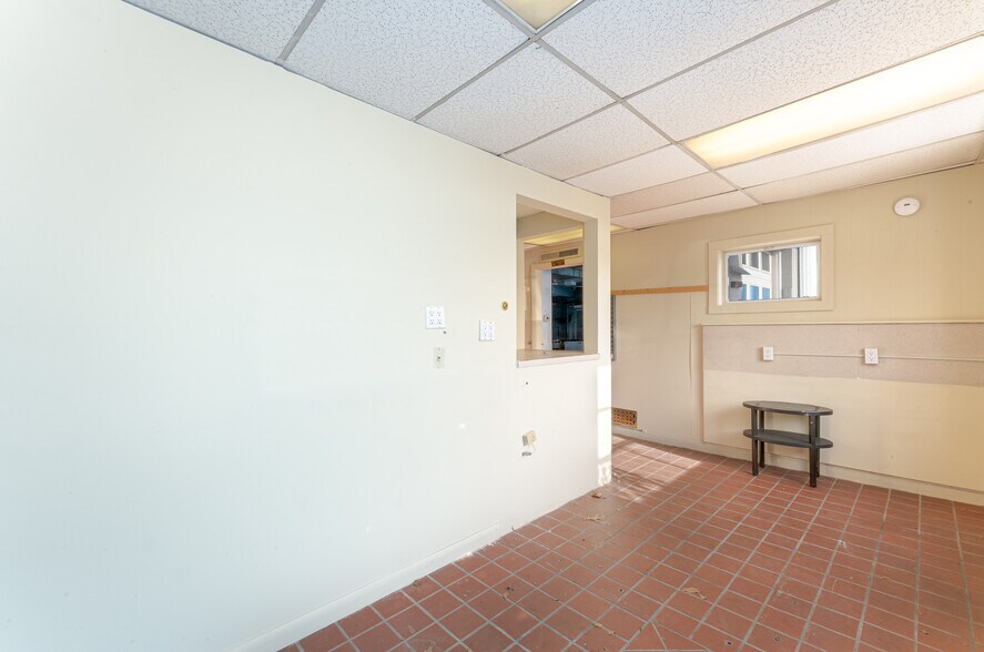 More Photos Of 157 Washington Ave, North Haven Auto Repair For Sale