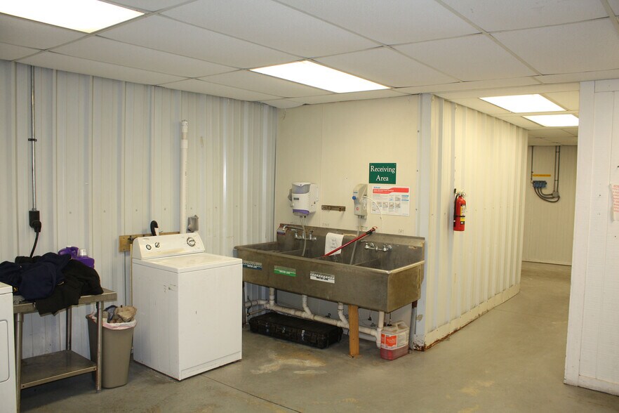 More Photos Of 174 NW 9th ave, Mulberry Distribution For Sale