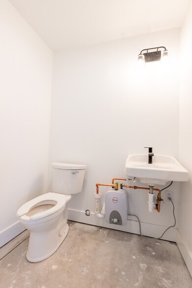 More Photos Of 255 Garden Dr, Bozeman Flex For Lease