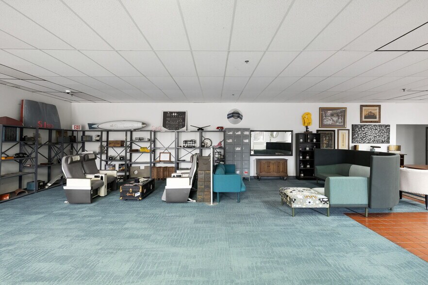 More Photos Of 215 Marvin Miller Dr SW, Atlanta Light Distribution For Sale