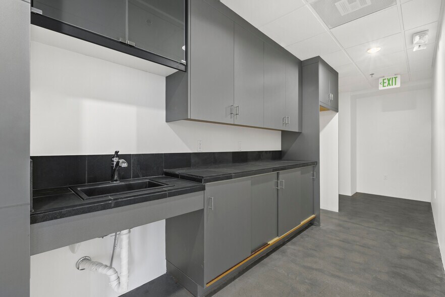 More Photos Of 9975 Santa Monica Blvd, Beverly Hills Loft Creative Space For Lease