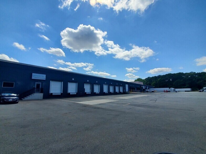 Primary Photo Of 100 Higginson Ave, Lincoln Distribution For Lease