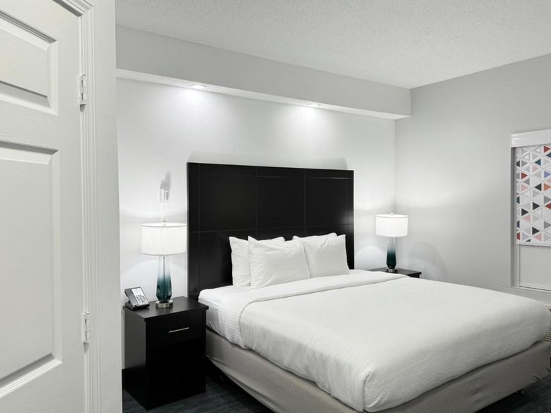 More Photos Of 151 Cracker Barrel Dr, Crestview Hotel For Sale