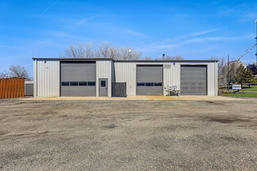 More Photos Of 201 Grell Ln, Johnson Creek Manufacturing For Sale