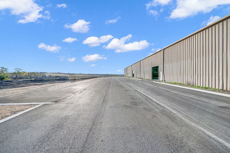 More Photos Of 3411 FM465, Seguin Warehouse For Lease