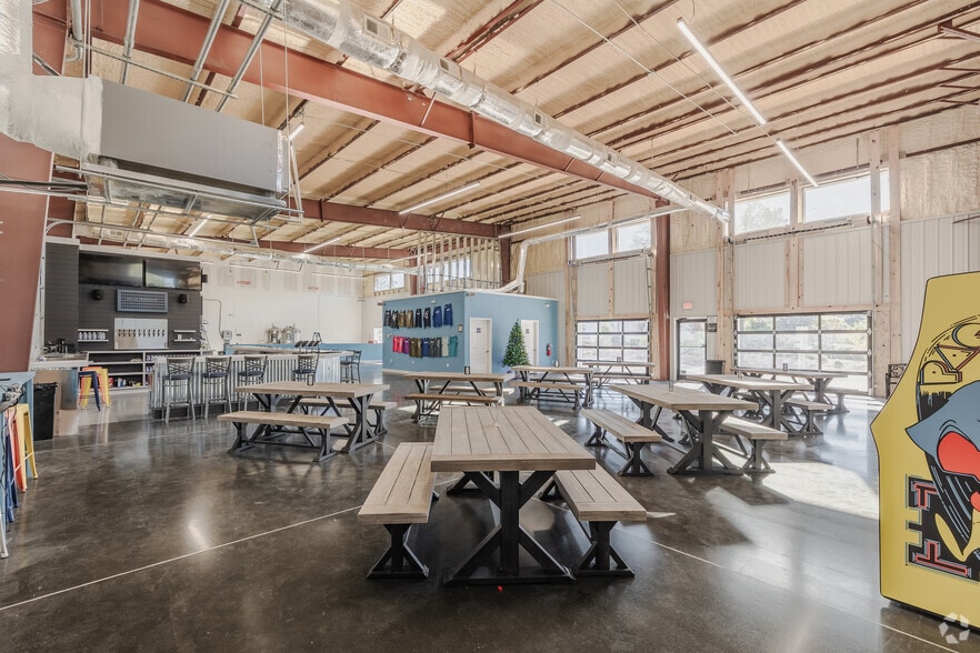 More Photos Of 8120 Windsor Hill Blvd, North Charleston Light Distribution For Lease