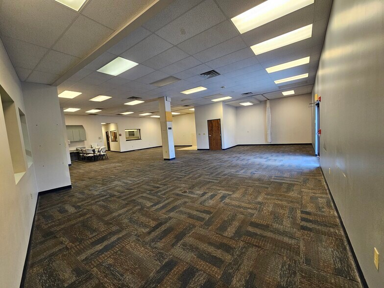More Photos Of 2900 Plank Rd, Altoona Restaurant For Lease