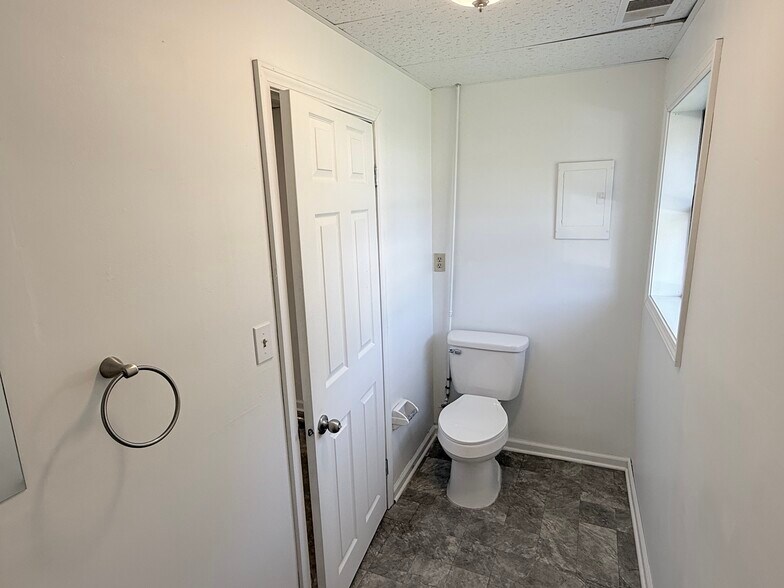 More Photos Of 108 E Main St, Plainfield General Retail For Lease