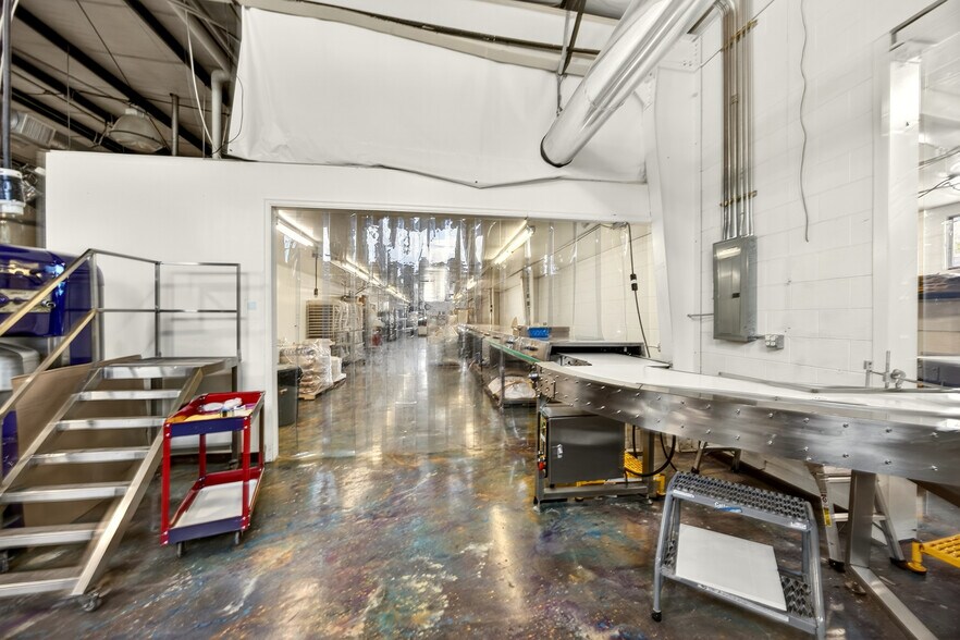 More Photos Of 3100 Merriman Rd, Medford Warehouse For Sale