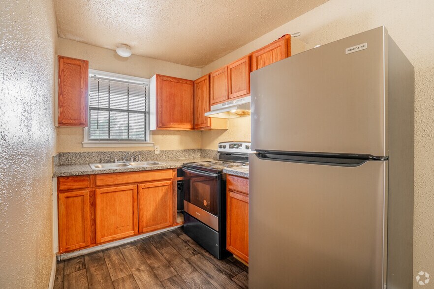 More Photos Of 905 Campus St, Beaumont Multifamily For Sale