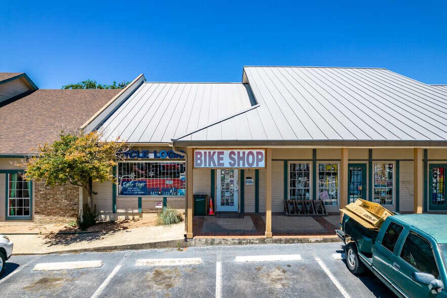 More Photos Of 12303-12335 Wetmore Rd, San Antonio Storefront For Sale