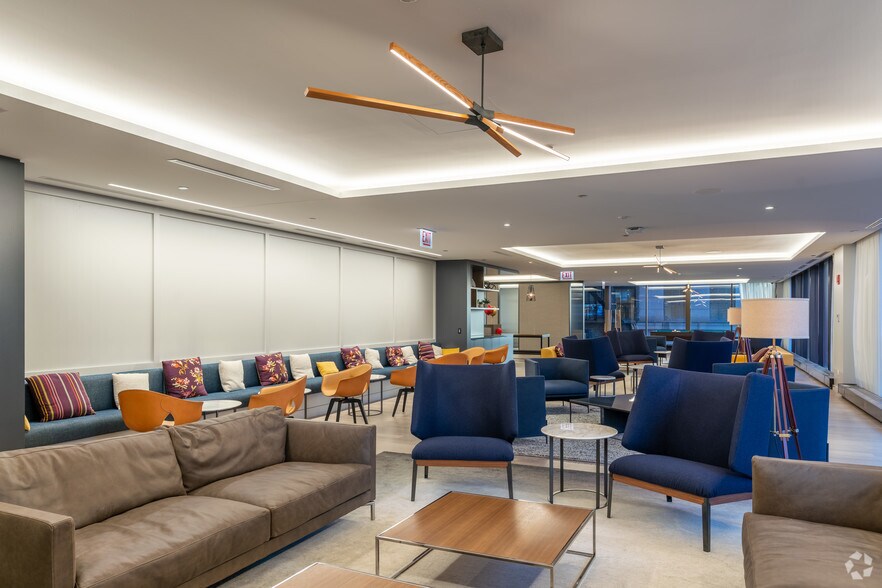 More Photos Of 333 S Wabash Ave, Chicago Office For Lease