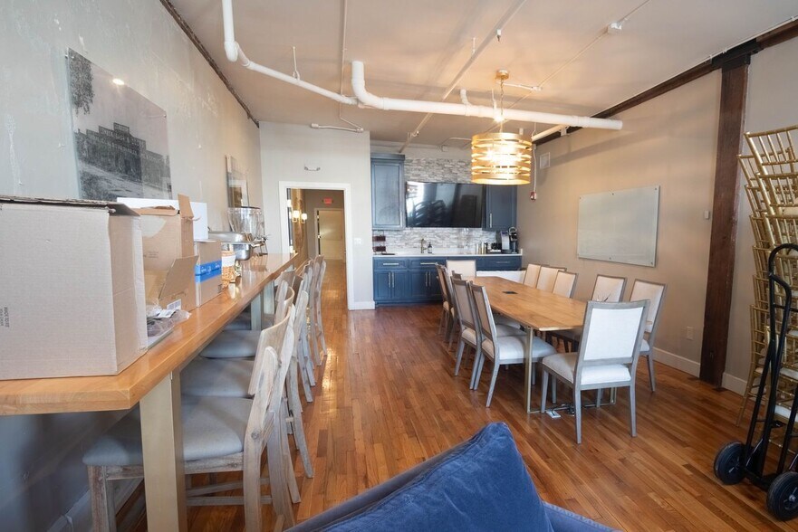 More Photos Of 315 N Court St, Florence Hotel For Sale