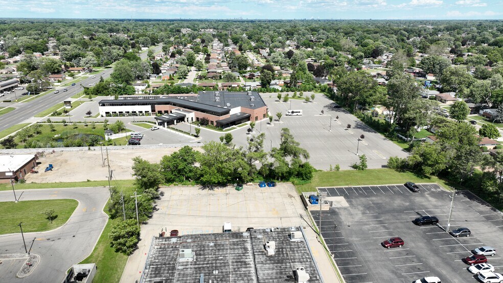 More Photos Of 7040-7060 N Wayne Rd, Westland Freestanding For Sale
