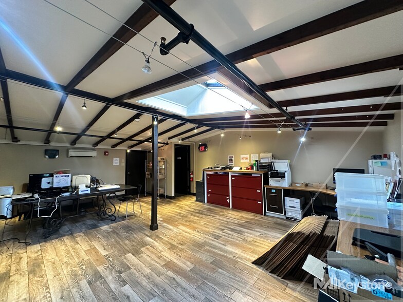 More Photos Of 1331 Penn Ave, Wyomissing Storefront Retail Office For Lease