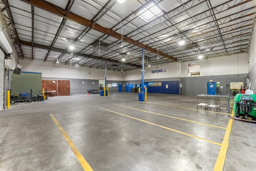 More Photos Of 11211 Pellicano Dr, El Paso Flex For Sale