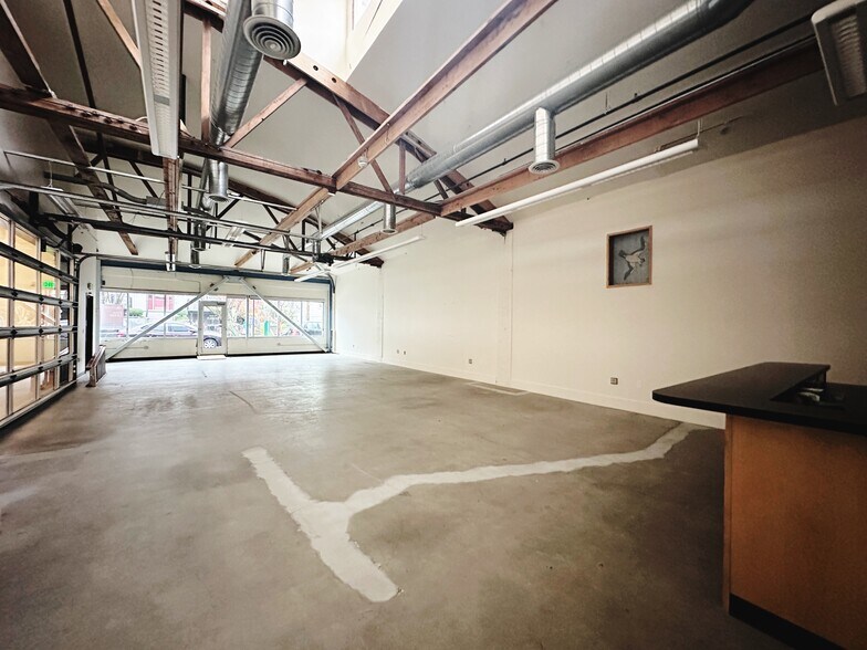 More Photos Of 2025 NW Overton St, Portland Loft Creative Space For Lease