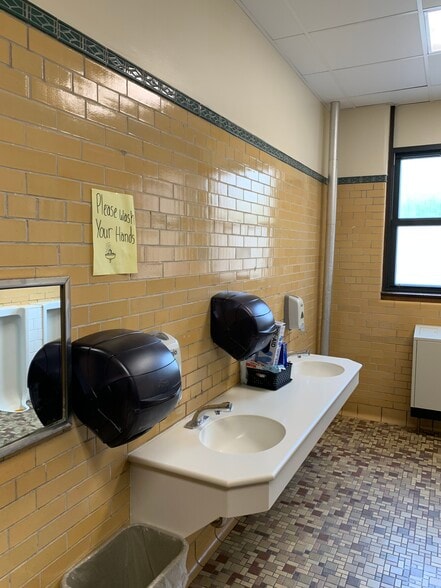 More Photos Of 814 S Oakland Ave, Green Bay Schools For Sale
