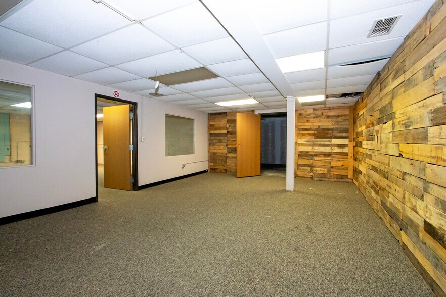 More Photos Of 160 S Columbus St, Wooster Warehouse For Lease