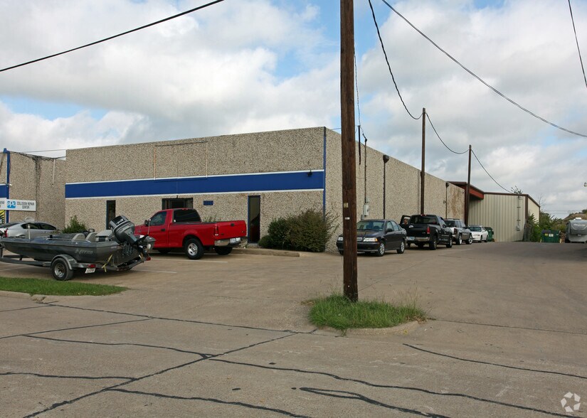 More Photos Of 2805 Singleton St, Rowlett Distribution For Lease