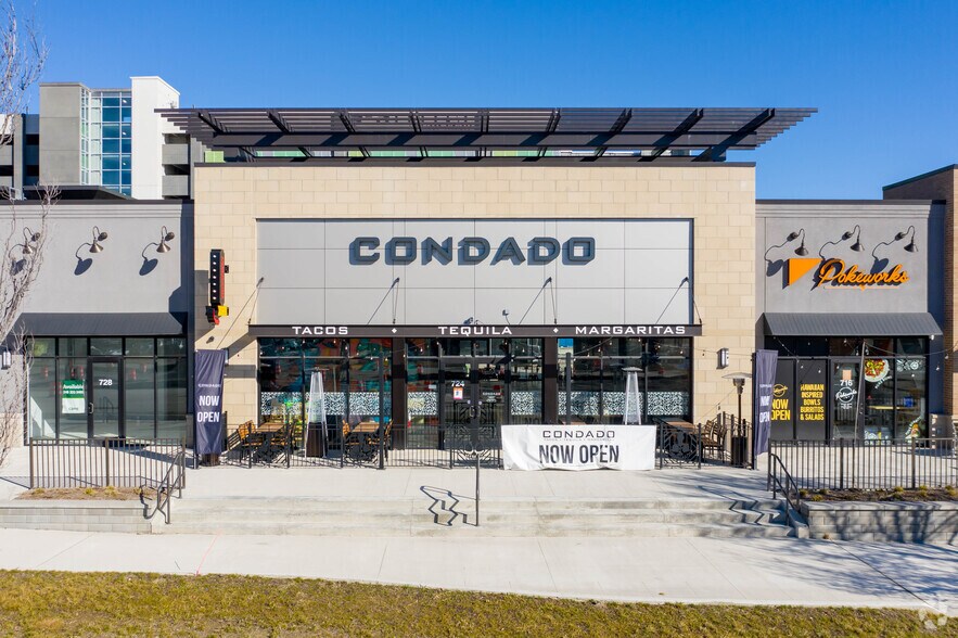 More Photos Of 700-736 W Big Beaver Rd, Troy General Retail For Sale