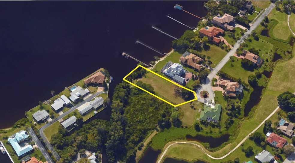 6450 River Clb Ct  