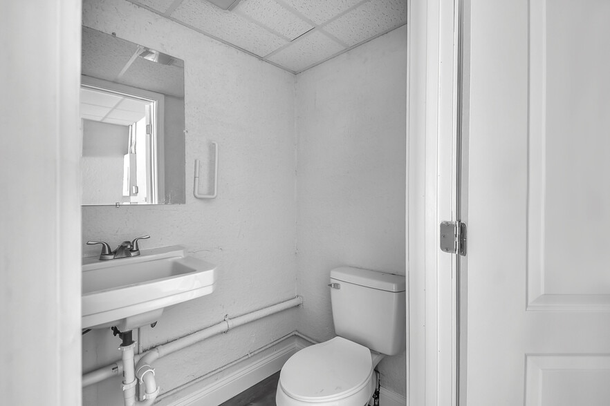 More Photos Of 5798-5816 St Augustine Rd, Jacksonville Unknown For Lease