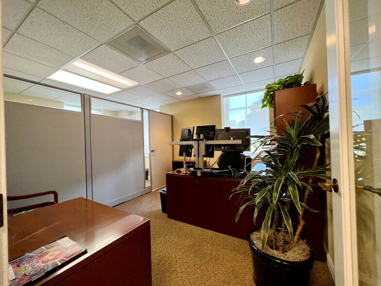 More Photos Of 925 De La Vina St, Santa Barbara Office For Lease