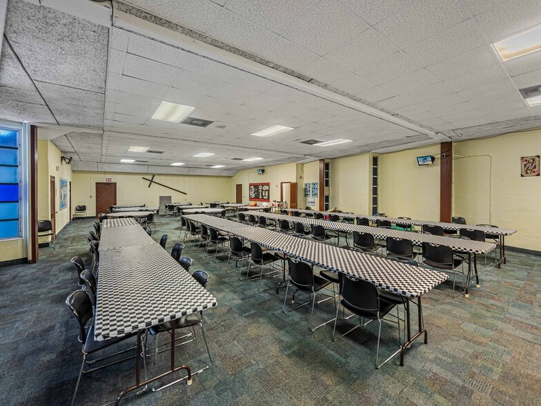 More Photos Of 211 Easton Dr, Lakeland Religious Facility For Sale