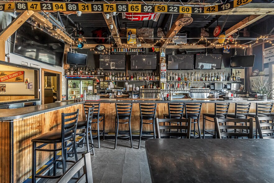 More Photos Of 192 Pine St, Bristol Restaurant For Sale