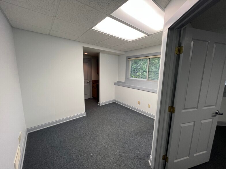 More Photos Of 4831 Darrow Rd, Stow Coworking Space