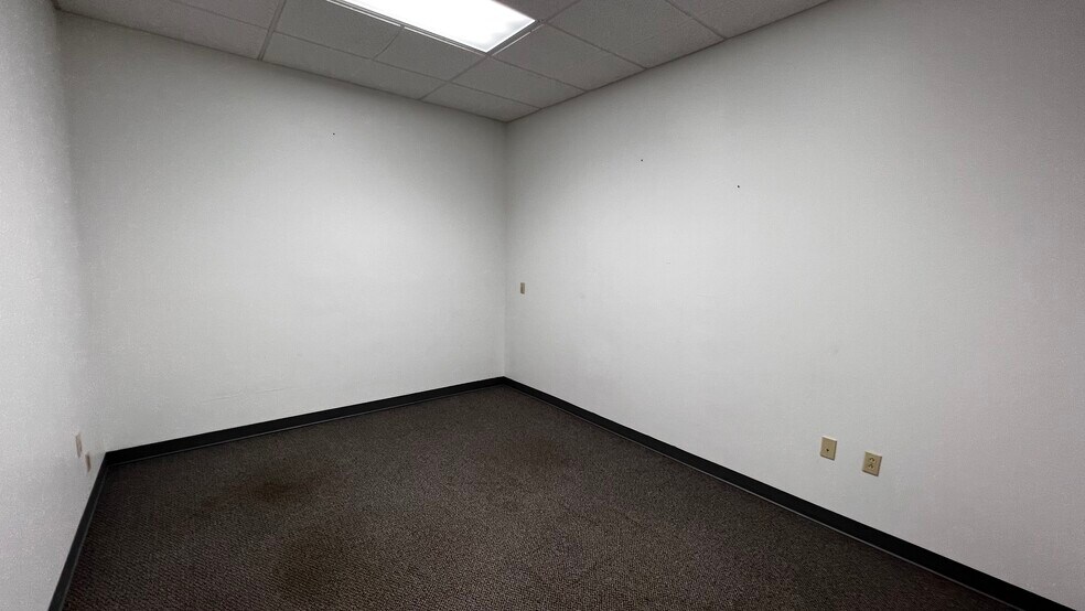 More Photos Of 2100 Ferry St, Easton Medical For Lease