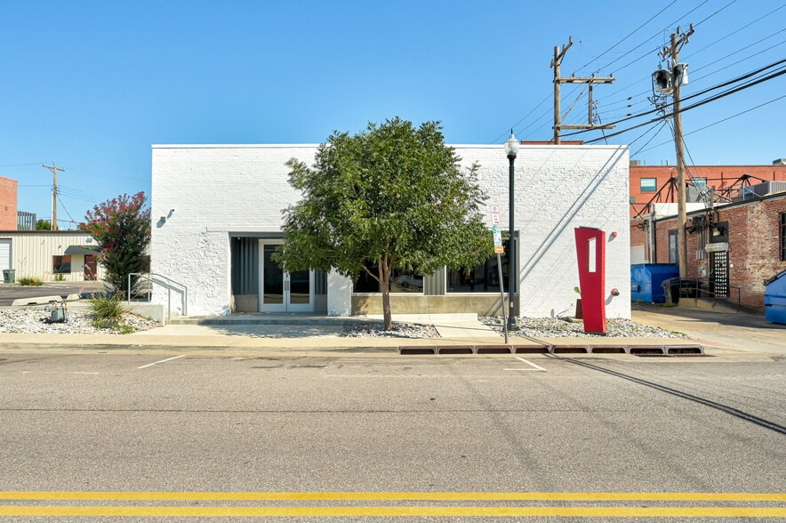 More Photos Of 111 NW 8th St, Oklahoma City Office For Sale