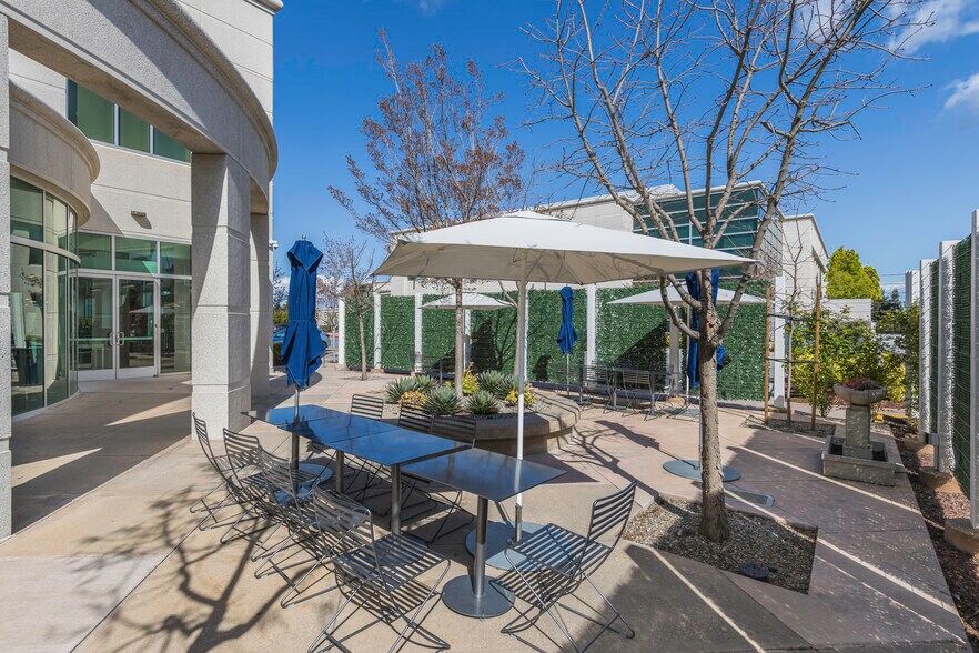 More Photos Of 700 Bay Rd, Redwood City Medical For Lease