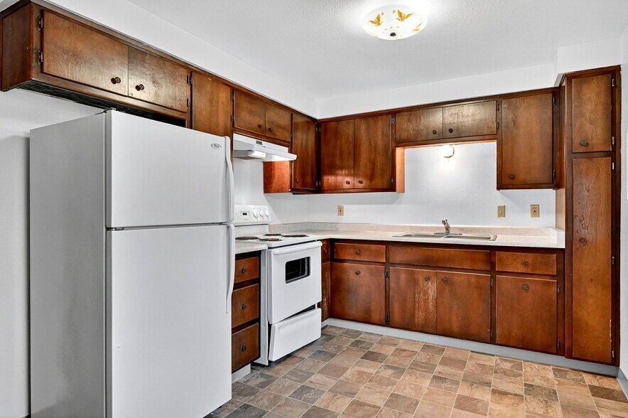 More Photos Of 17170 Beers Ave, Sandy Multifamily For Sale