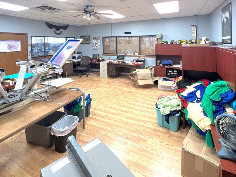 More Photos Of 209 S Country Club Rd, Anadarko Service Station For Sale