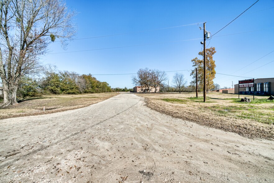 More Photos Of 9360 Osr, Midway Specialty For Lease