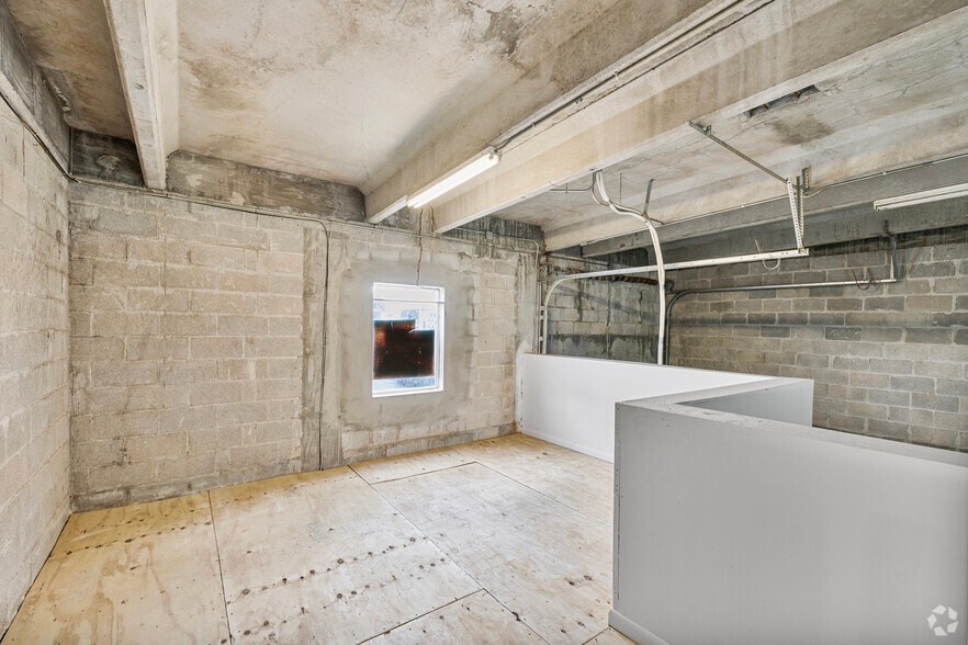 More Photos Of 13420-13432 NW 38th Ct, Opa Locka Warehouse For Lease