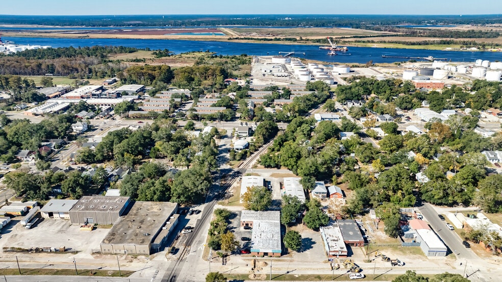 More Photos Of 1316 S 5th Ave, Wilmington Service For Sale