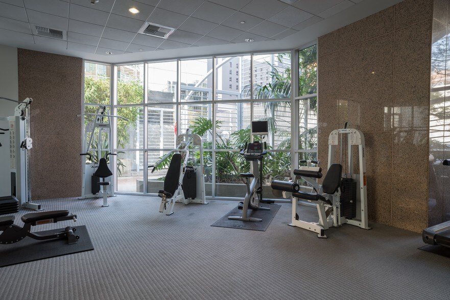 More Photos Of 801 S Grand Ave, Los Angeles Office For Lease