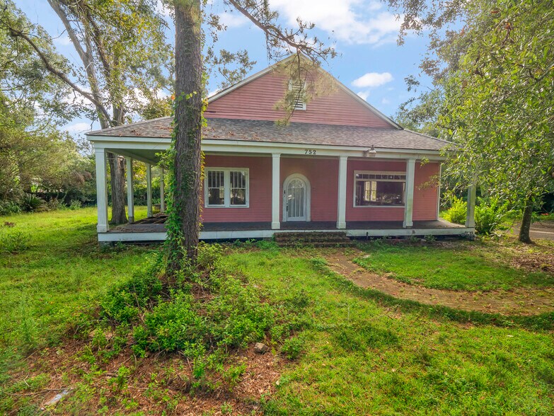 Primary Photo Of 752 N Columbia St, Covington Office Residential For Sale